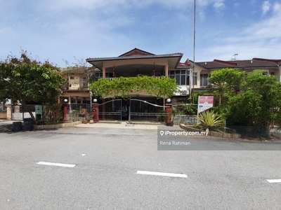 Located in resort area Sepang. Close to amenities and facilities