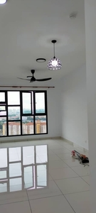 Hillcrest Heights, 1011sf, Partly furnished, rent with fridge, air cond, washing machine, dining table, RM2000