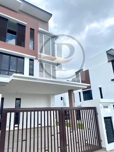 Hot Property. 3 Sty Zeyheri Setia Utama, Setia Alam Endlot For Sale