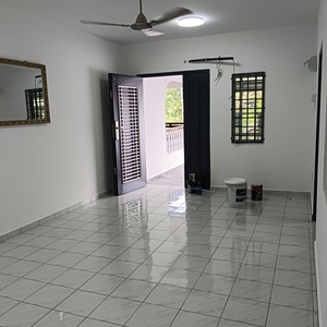 Southern Park Klang 24x75 Single Storey House for rent