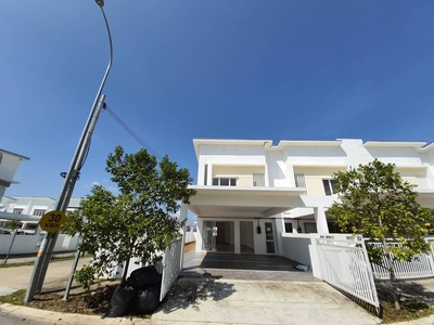 Suriaman 3, Bandar Sri Sendayan, Seremban, Negeri Sembilan, ENDLOT Double Storey Terrace House