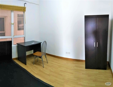 [ FEMALE ONLY] Medium Room with Aircond at Cova Suite, Kota Damansara Near Segi University/ Thomson Hospital