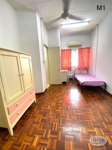 Fully Furnished Middle Room with Aircond & Attached Sharing Bathroom at Kota Damansara Sek 5 Nearby Dataran Sunway, Easy Access to NKVE, DASH Highway