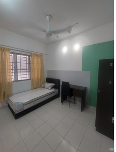 Small room in female unit for rent at Residensi Laguna condo, Bandar Sunway
