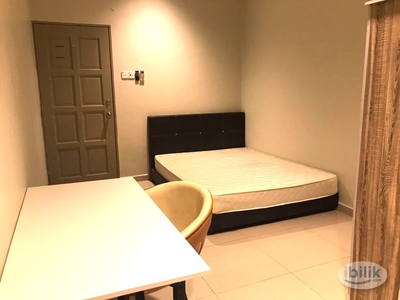 (WITH AIR COND) PRIVATE SINGLE ROOM BANGLO HOUSE JALAN BESAR PERMAI ,AMPANG FREE WIFI, WEEKLY CLEANING,
