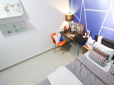 Middle Room Rent at Ara Damansara