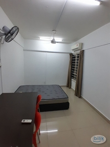Next to Segi University & MRT station, Middle Room rent at Casa Residenza