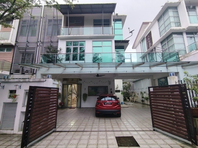 AFFLUENT NEIGHBOURHOOD 3 Storey Semi-D For Sale at Villa Laman Cahaya TTDI Taman Tun Dr Ismail KL Extended & Renovated Unit