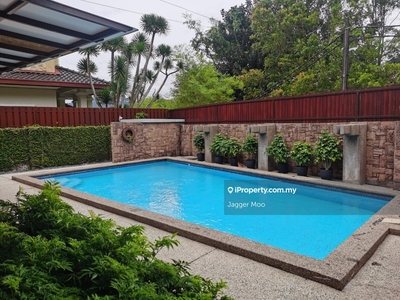 Bungalow with Swimming Pool