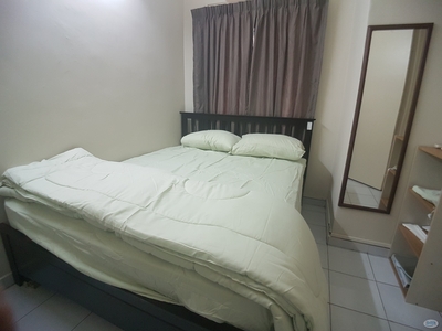 Medium Room at Kota Kemuning, fully furnished a/c wifi landed house