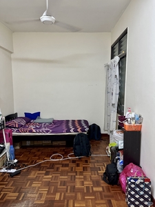 Middle Room at Goodyear Court 7, UEP Subang Jaya