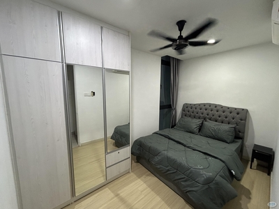 Middle room rent at H2O Residences