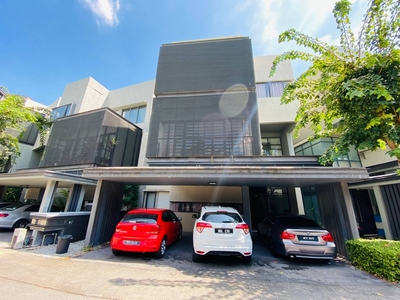 Modern Contemporary Design Bungalow House at Mirage by the Lake Cyberjaya Putrajaya For Sale
