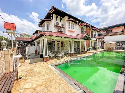 Seksyen 11, Shah Alam, Double Storey Semi Detached, With Private Pool