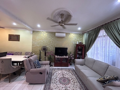 Seksyen 7, Shah Alam, Selangor Leasehold Bumi-Lot Renovated Double Storey Terrace For Sale