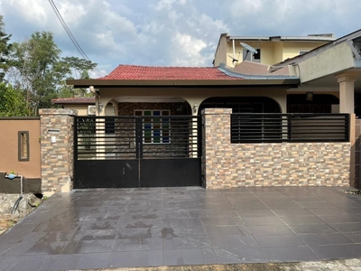 Taman Indah, Kajang @ Corner Lot Single Storey Terrace House for Rent