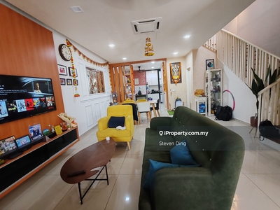 Partly furnished 3 Storey Terrace House at Setia Utama 2 For Rent