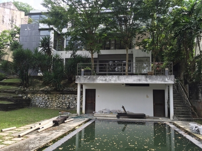 Bukit Pantai - large pool and garden, nice view