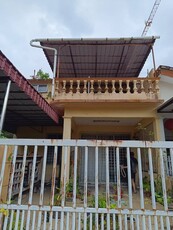 2.5 storey terrace end lot in Taman Baiduri (near SK Puteri School) - nonbumi for sale below RM320,000. Freehold