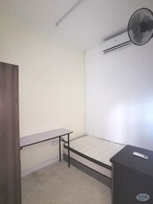 --3min walk LRT Taman paramount-- ✅Single Bed Room with A/C at Landed House .