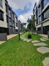 Affinity Residences, Taman Bukit Serdang, Brand new,4 storey with lift
