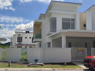Corner lot double storey terrace with huge land and brand new in Ara Sendayan. Superlink house