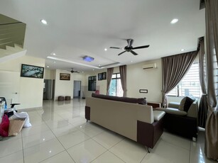 For Rent/ Mutiara Mas/ Sapphire/ Double Storey Cluster House Corner Lot With Land/ fully renovated