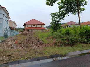 Gated and guarded land in Green Street Homes - opposite Aeon Seremban 2. Facing south.