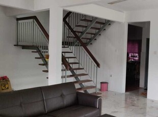 Lestari Perdana Seri Kembangan 2-Storey corner lot, Partial furnished,
