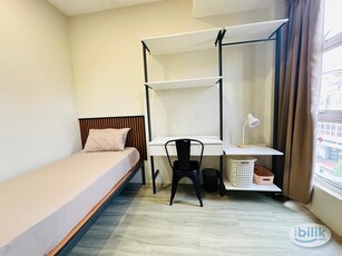 Looking Room with Zero Deposit ❓ Master Room for Rent near Subang Alam LRT Station