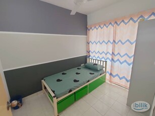 Medium Room (Single/Non Sharing) Flora Damansara, Parking Available