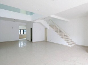 Near club house, Below Market and well maintain unit