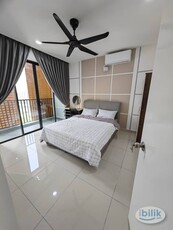 {Near LRT Ara Damansara } Balcony Medium Room at Aratre Ara Damansara