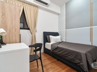 Single Room with IT Design M Vertica, Near MRT Maluri & Sunway Velocity!