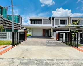 Double storey terrace house @ End lot @ Freehold