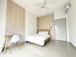 Free Shuttle to KLIA2, Queen Bed Room in Acacia Residence, Sepang