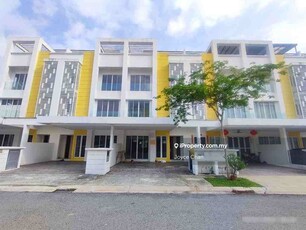 Freehold 3 Storey Super Link House - 4 min to NSK Bukit Rawang Jaya
