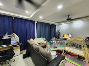 Spacious living n dining area unit for sale
