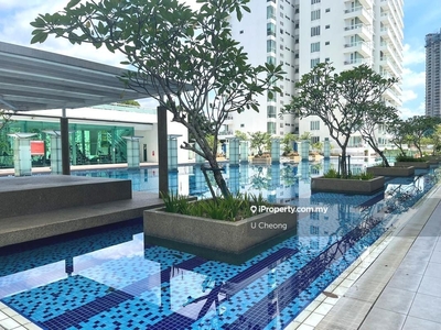 Low floor unit with pool view