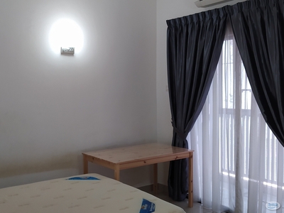Middle Room Attached Private Bathroom at Odora Parkhome Sierra 16, Puchong Available For Rent