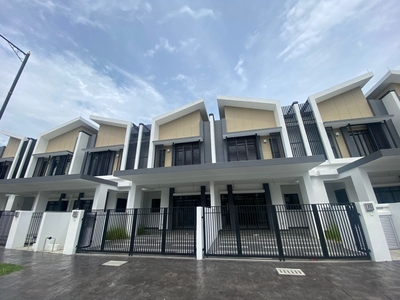 Bandar Kinrara Puchong, Selangor, Legasi 2, Partialy furnished, Double sty house for rent