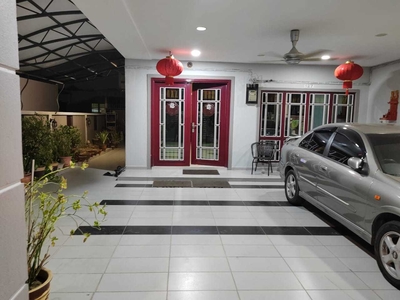 Bandar Puteri Double Storey End Lot With Extra Land For Sale