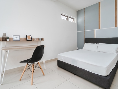 Fully furnished, wifi, monthly cleaning services room rental @ Residensi Suasana