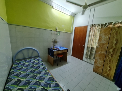 Middle Room at Seri Cendekia Apartment, Cheras