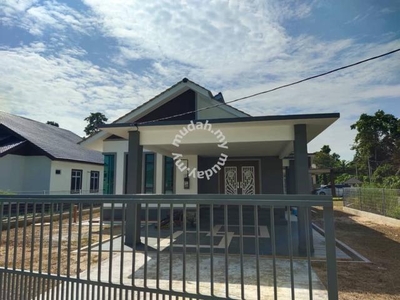 Rumah Banglo Di Wakaf Bharu, Tumpat Kelantan.