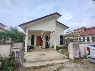 Rumah Banglo Dibelakang Masjid Gunung, Bachok Untuk Dijual