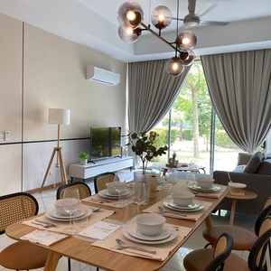 Beautiful Comfort Fully Furnished Terrace @ Symphony Hills Schumann, Cyberjaya, Selangor | Opposite Kings Henry College