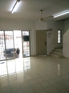 BIG SIZE Double Storey House AT TAMAN PUTRA PRIMA puchong Garded Gated