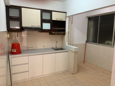 Low Level Cheap With Kitchen Cabinet Apartment Vista Lavender Kinrara Puchong For Sale