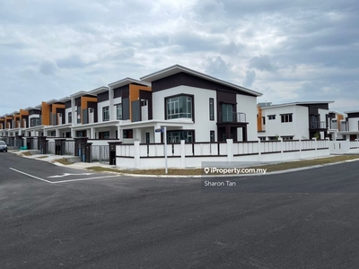 Near Ucsi hospital double storey corner lot with guarded